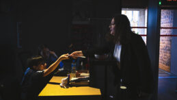 M&uuml;zeyi Ele Ge&ccedil;irdiler