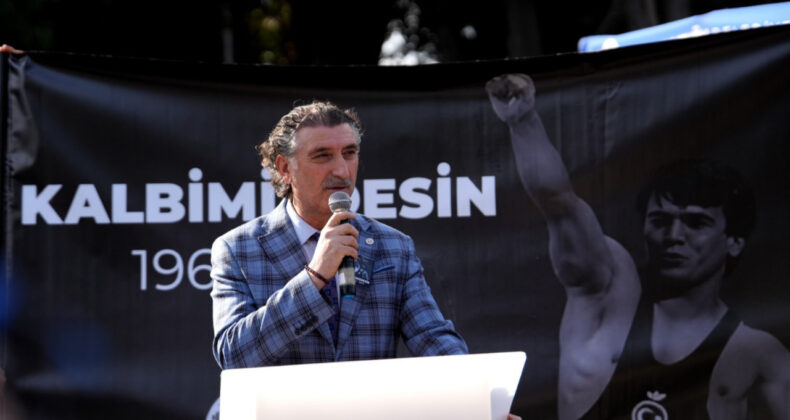 Naim S&uuml;leymanoğlu Kabri Başında Anıldı