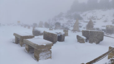 Nemrut'a Mevsimin İlk Karı Yağdı
