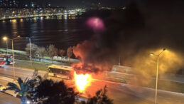 Otob&uuml;s Motoru Alev Alev Yandı, Yolcular Son Anda İndi