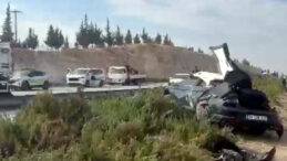 Otomobil Bariyerlere &Ccedil;arptı: 1 Kişi Hayatını Kaybetti, 4 Yaralı