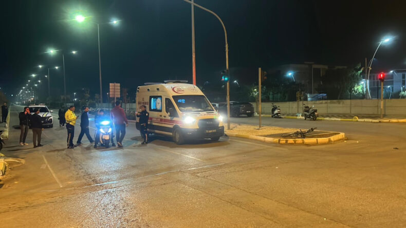Otomobil bisiklete &ccedil;arptı: 18 yaşındaki gen&ccedil; hayatını kaybetti