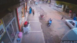 Otomobil &Ccedil;arptı, Saniyeler İ&ccedil;inde Ayağa Kalkarak Ka&ccedil;tı