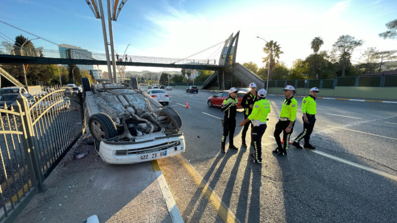Otomobil Devri Dağıldı, 5 Kişi Yaralandı