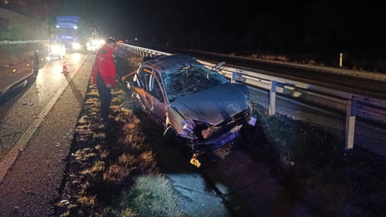 Otomobil Kazasında Hayatını Kaybedenler Var