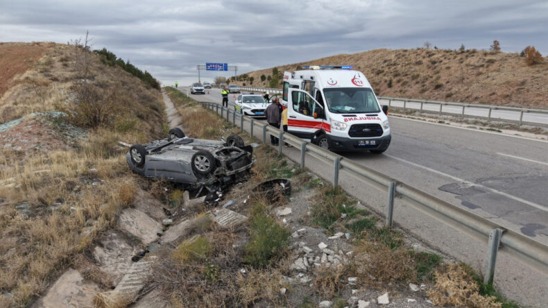 Otomobil Şarampole Devrildi: 7 Yaralı