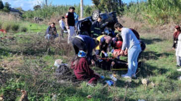 Otomobil Şarampole Yuvarlandı