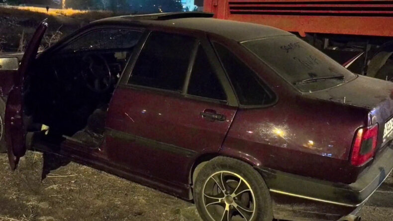 Otomobilde Bı&ccedil;aklı Kavga: 3 Yaralı