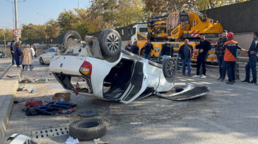 Otomobile ve Duvara &Ccedil;arpıp Takla Attı