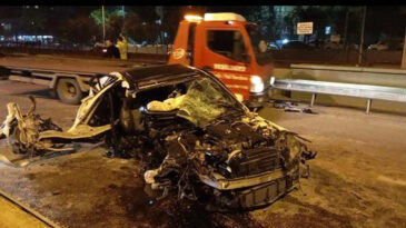 Otomobilin Direğe &Ccedil;arparak Minib&uuml;se &Ccedil;arpması: 6 Yaralı