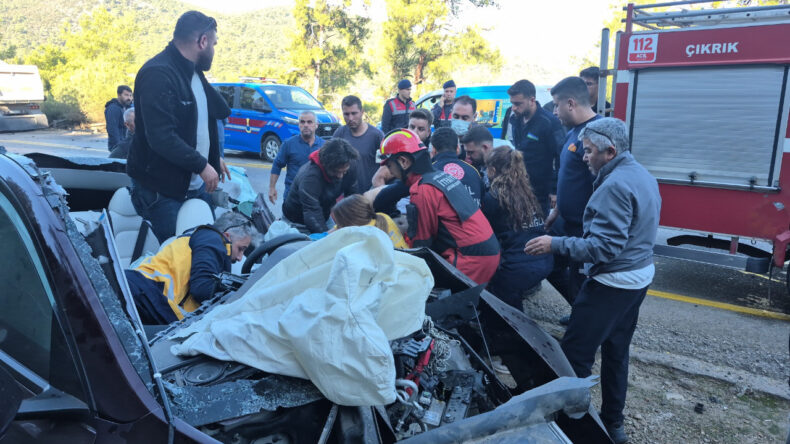 Otomobille TIR Çarpıştı: 2 Yaralı