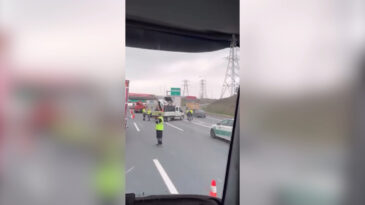 Otoyolda korkun&ccedil; kaza: Geri manevra yapan TIR'a &ccedil;arpan kamyonun s&uuml;r&uuml;c&uuml;s&uuml; hayatını kaybetti