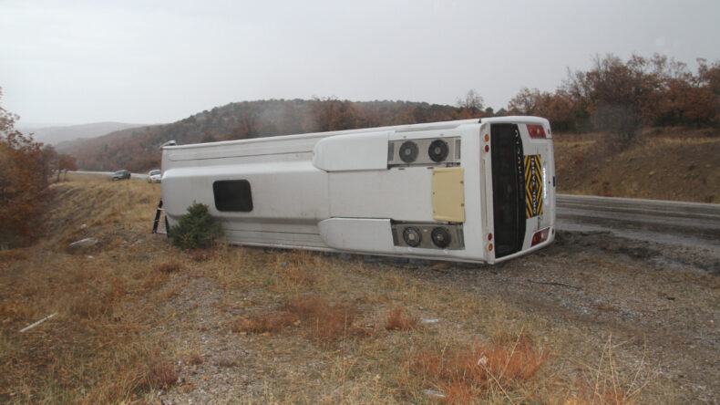 Öğrenci Servisi Devrildi: 31 Yaralı