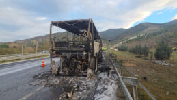 &Ouml;ğrencileri Taşıyan Otob&uuml;s Alev Alev Yandı