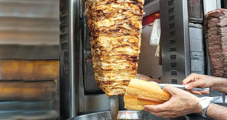 Öğrencilerin Tavuk Döner Tüketimi Yaraya Dönüştü
