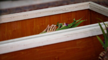 &Ouml;l&uuml; Sanıldı, Tabuttan Canlı Olarak &Ccedil;ıktı