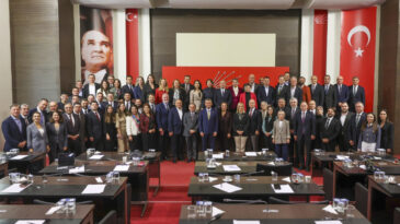 &Ouml;zg&uuml;r &Ouml;zel, Erdoğan'ın Vekil Se&ccedil;ildiği S&uuml;reci Hatırlattı