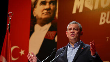 &Ouml;zg&uuml;r &Ouml;zel: Her şey onunla başladı
