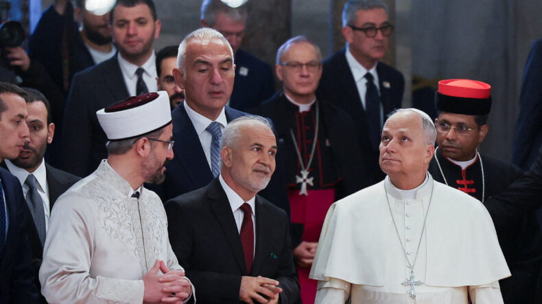 Papa, Sultanahmet'i Gezdi