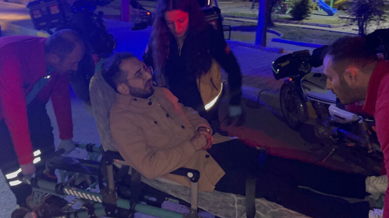 Parkta Otururken Tanımadığı Kişi Tarafından Bı&ccedil;aklandı