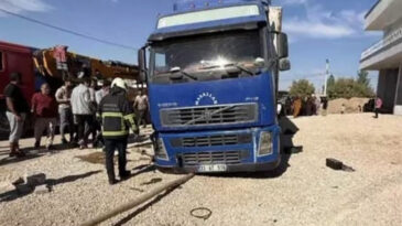 Patlayan lastiği değiştirirken TIR'ın altında kalan şof&ouml;r ağır yaralandı