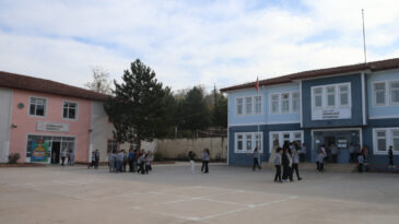 Pazar'ın Okullarında Zil &Ccedil;almıyor