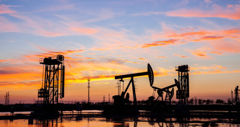 Petrol Piyasasında Arz Fazlası Baskısı Artıyor