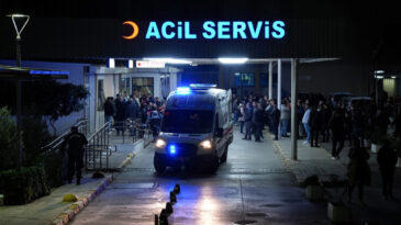 Pide Yedikten Sonra 29 &Ouml;ğrenci Hastaneye Kaldırıldı