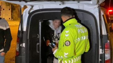 Polisin 'Dur' İhtarına Uymayan S&uuml;r&uuml;c&uuml; Cezadan Ka&ccedil;amadı