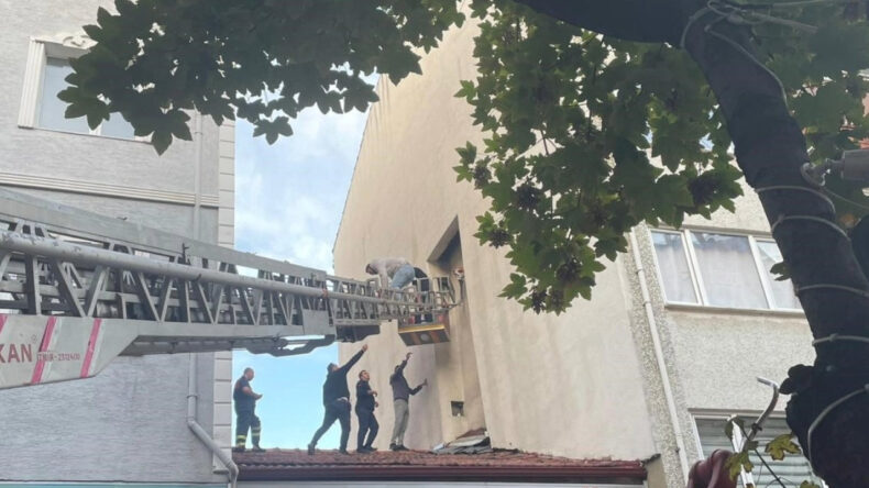 Polisten kaçmaya çalışırken baca boşluğuna sıkıştı
