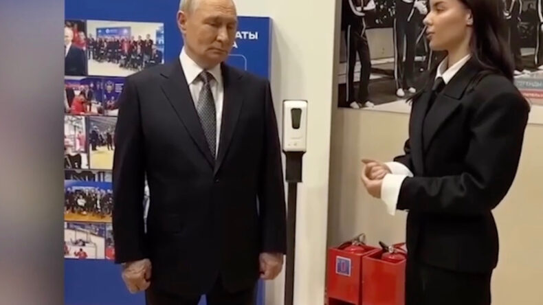 Putin'in Sağ Elindeki Şişlik Tartışmalara Neden Oldu: Hasta mı?