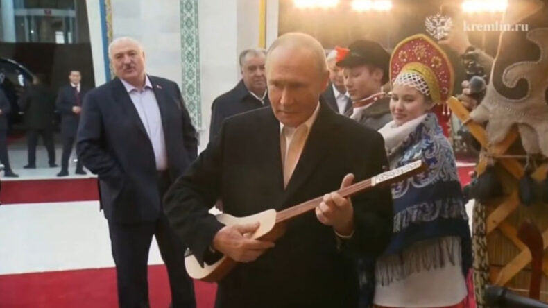 Putin'den Kopuz G&ouml;sterisi