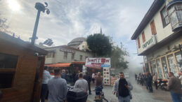 Restoran Bacasında Yangın, Sokağı Dumana Boğdu