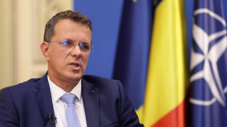 Romanya'da Sahte CV Skandalı: Savunma Bakanı İstifa Etti