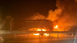 R&ouml;morka &Ccedil;arpan Otomobil Alev Topuna D&ouml;nd&uuml;