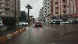 Sağanak Yağış Hayatı Olumsuz Etkiledi: Dereler Taştı, Evler ve İş Yerleri Su İ&ccedil;inde Kaldı