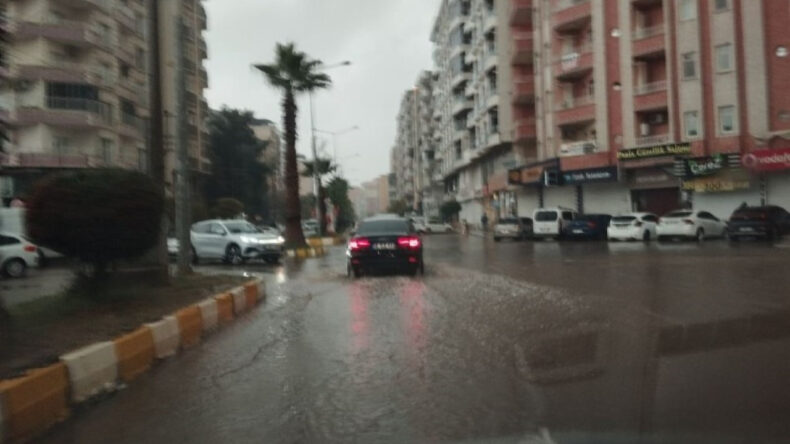 Sağanak Yağış Hayatı Olumsuz Etkiledi: Dereler Taştı, Evler ve İş Yerleri Su İçinde Kaldı
