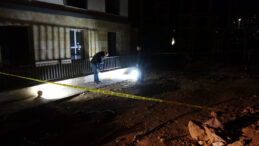 Şantiyede vurulan iş&ccedil;iyi arkadaşları buldu