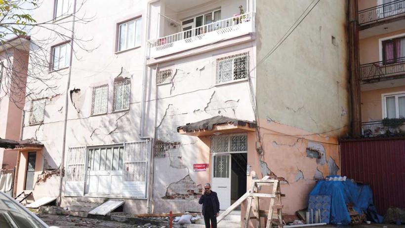 Yıkılan binalar ve deprem sonrası yaşam