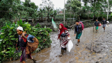 Sel ve Toprak Kayması Felaketi: &Ccedil;ok Sayıda &Ouml;l&uuml; ve Kayıp Var
