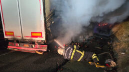 Seyir Halindeki Tır Alev Aldı