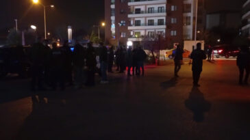 Silahını G&ouml;stererek Bek&ccedil;ileri Tehdit Etti
