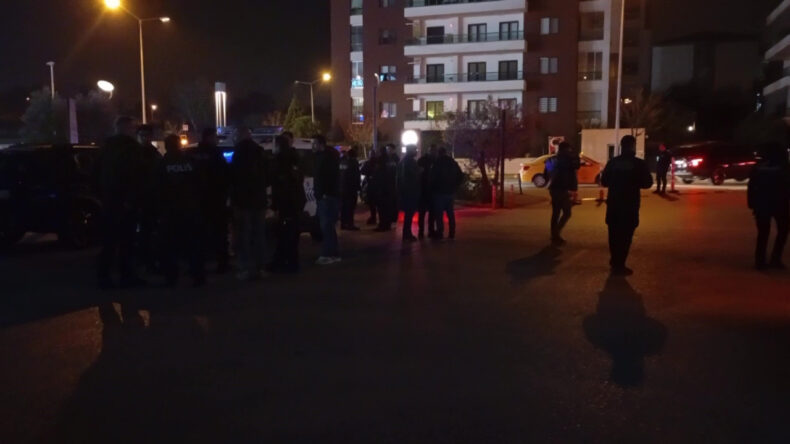 Silahını Göstererek Bekçileri Tehdit Etti