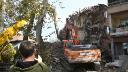 Sındırgı'da Tedirgin Bekleyiş: "Evlere Giremiyoruz"