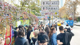 Sinemaya Harcacak Para Bulamayanlar, Fotoğraf &Ccedil;ekerken Eğleniyor