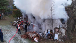 Sobaya Su Yerine Benzin Dökünce Yangın Çıktı
