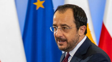 Şok Edici A&ccedil;ıklamalar: Ter&ouml;r &Ouml;rg&uuml;t&uuml;ne &Ouml;vg&uuml;ler Yağdırdı