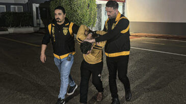 Sokakta &Ccedil;ocuğunu Darbeden Baba G&ouml;zaltına Alındı