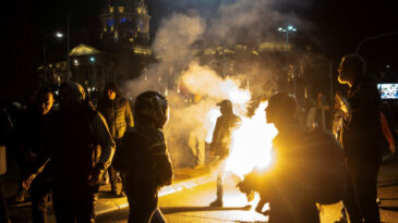 Sokaktaki Baskı Sonu&ccedil; Verdi: Sırbistan'da Erken Se&ccedil;im Sinyali