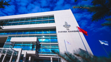 Soyadından sonra k&uuml;t&uuml;k: Kadınların g&ouml;z&uuml; AYM'de